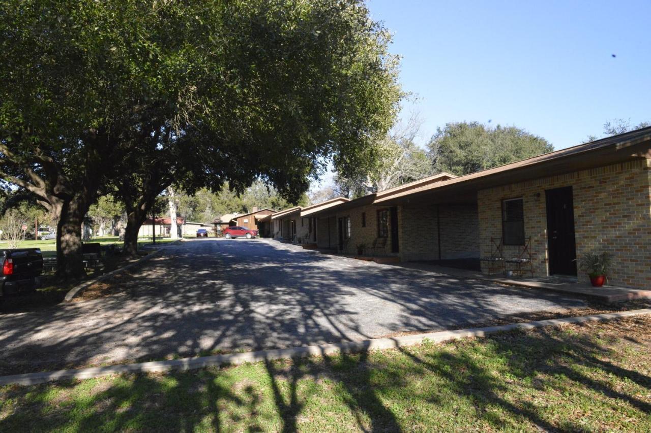 Shiner Country Inn Exterior photo